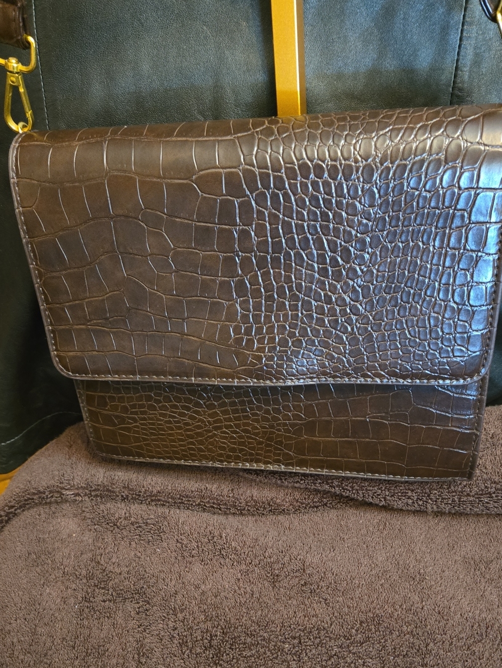 Womens Brown Croc-Embossed Leather  Look Shoulder Bag